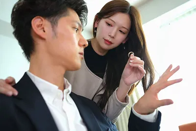 Người vợ đi đi giã ngoại, ông xã ở nhà bị nhỏ em bà xã gạ chịch không trượt phát nào